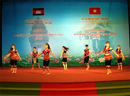 รองนายกฯกัมพูชานาง แมน ซาม ออม เข้าร่วมพิธีปิดการพบปะมิตรภาพและร่วมมือประหว่างประชาชนเวียดนามกับกัมพูชา